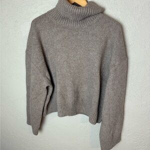 H&M Turtleneck Sweater Size M